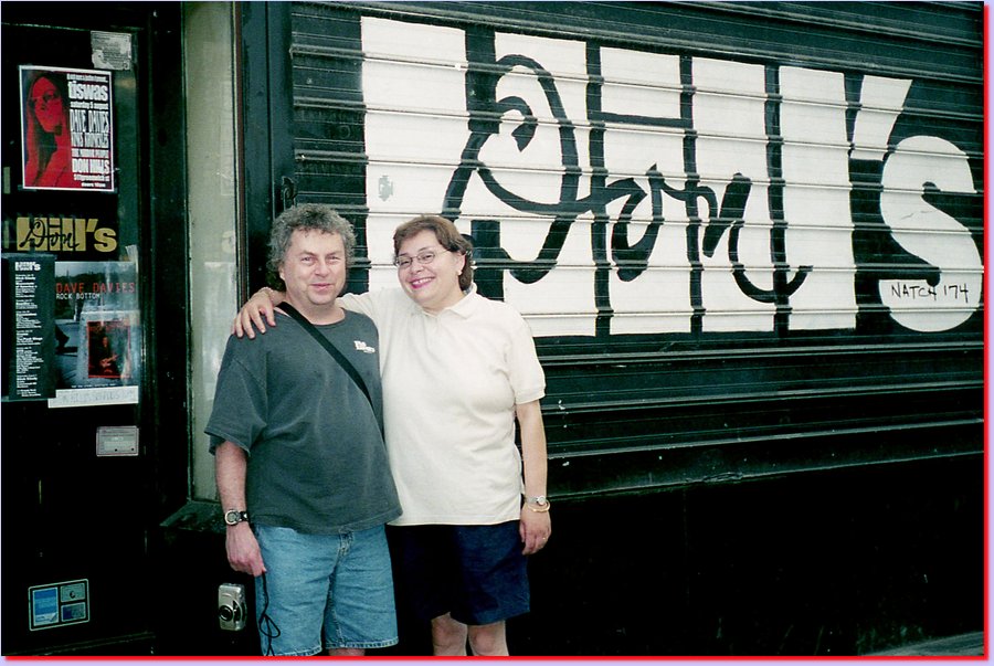 2000-08-05DAVE_DAVIES01VENUE-FANS.jpg