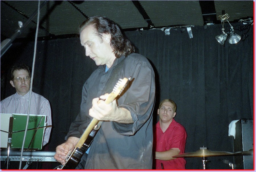 2001-08-01DAVE_DAVIES16KRISTIAN_HOFFMAN-DAVE_DAVIES-JIM_LASPESA.jpg