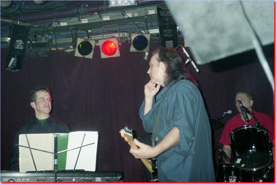 2002-04-25davedavies18kristian_hoffman-dave_davies.jpg