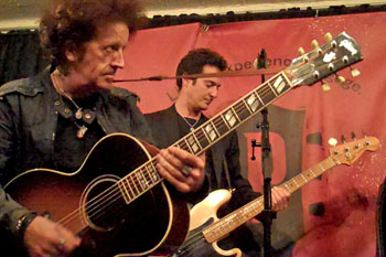 Willie Nile, Johnny Pisano