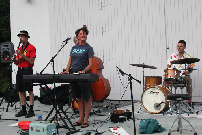 Zoë Lewis and the Souvenirs